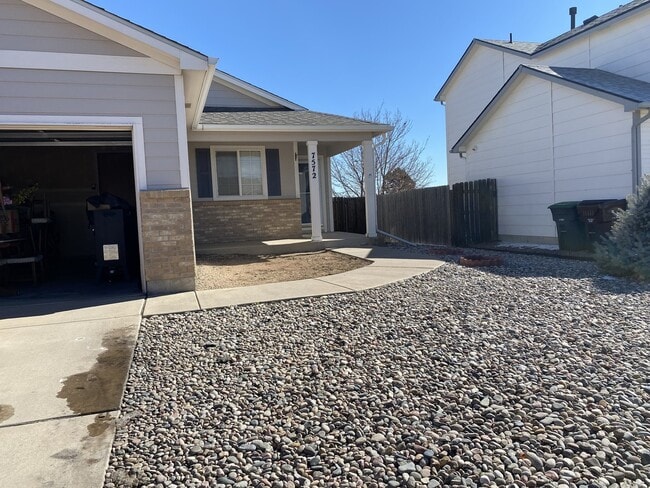 Building Photo - 3 bedroom 2 car garage - Middle Bay Way