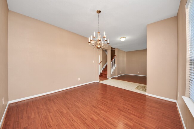 Building Photo - 1631 Mustang Crossing