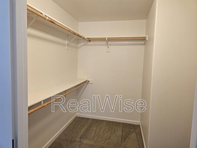 Building Photo - 5724 NE 58th Way