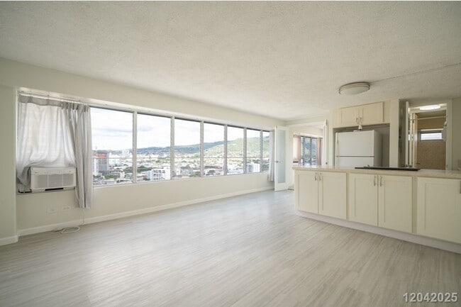 Building Photo - Urban Comfort & Convenience – High-Floor 1 Bed, 1 Bath with Scenic Views