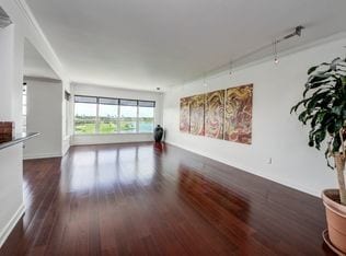 Building Photo - 9100 W Bay Harbor Dr