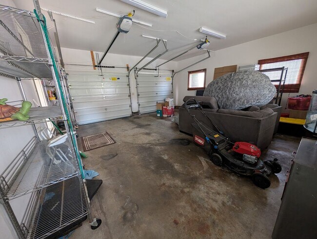 Building Photo - Huge Reno Addition House - Pet-Friendly!