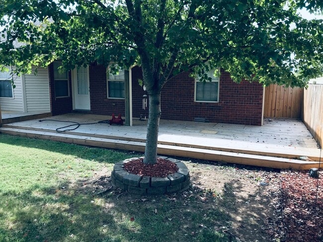 Building Photo - Executive Rental All Brick Home near South...