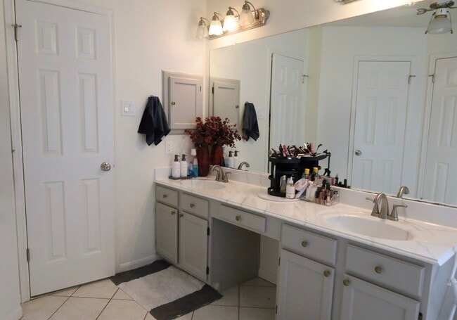 Building Photo - 3223 Autumn Bridge Ln