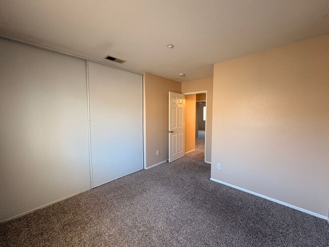 Building Photo - 4 Bed, 2.5 Bath in Riverside!