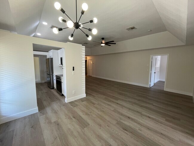Building Photo - 104 Half Moon Cir