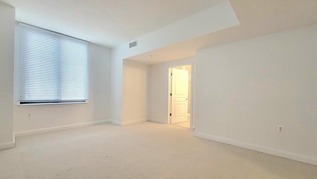 Building Photo - 2451 Midtown Ave