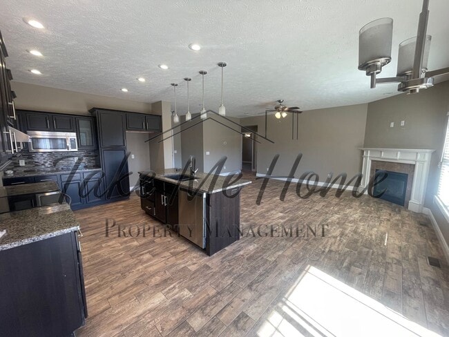 Building Photo - 4 Bedroom home in Springfield school district!