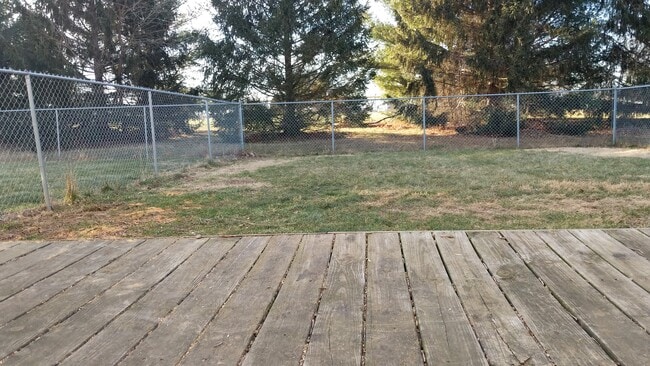 Building Photo - 296 Wintergreen Dr