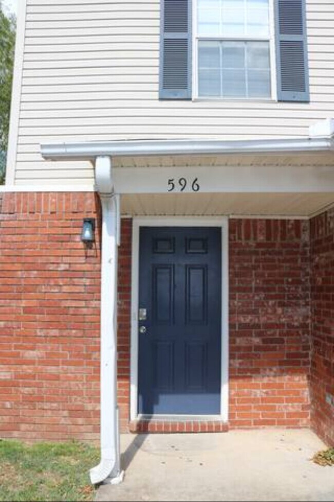 Building Photo - 596 W Moan Pl