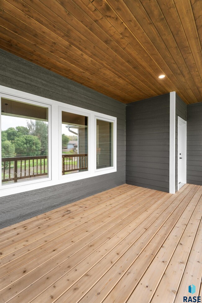 Building Photo - 1113 S Foss Ave