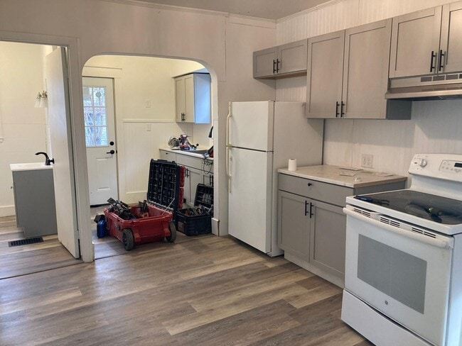 Building Photo - 838 N Metcalf St