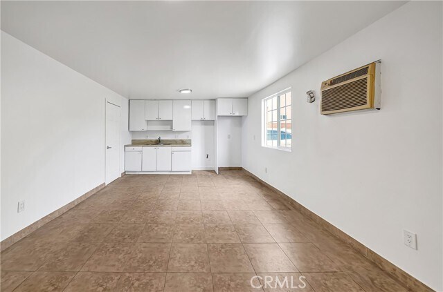 Building Photo - 6827 Simpson Ave