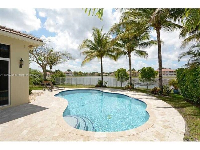 Building Photo - 896 Marina Dr