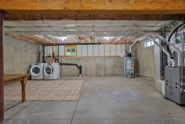 Building Photo - 204 Mountain Rd