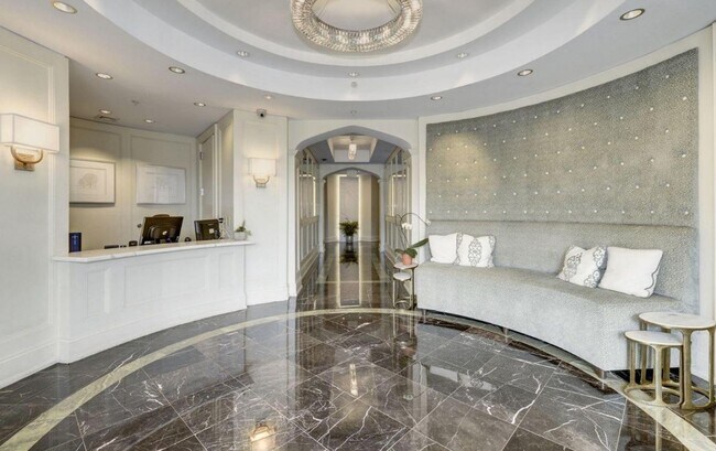 Building Photo - Georgetown Style with Garage PARKING