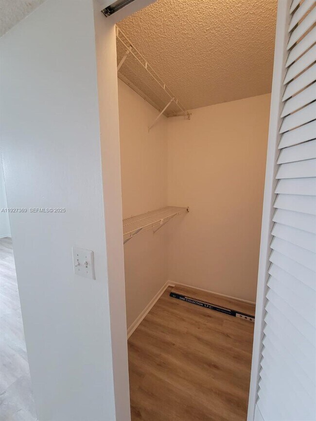 Building Photo - 18151 NE 31st Ct