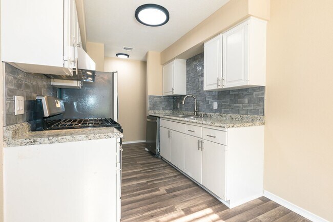 Building Photo - East 33rd Ct Duplex