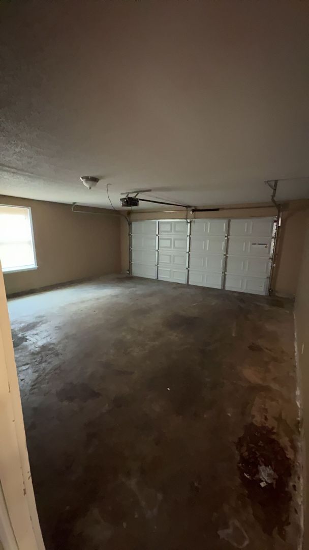 Building Photo - Comfy 3 bedroom 2 bath home