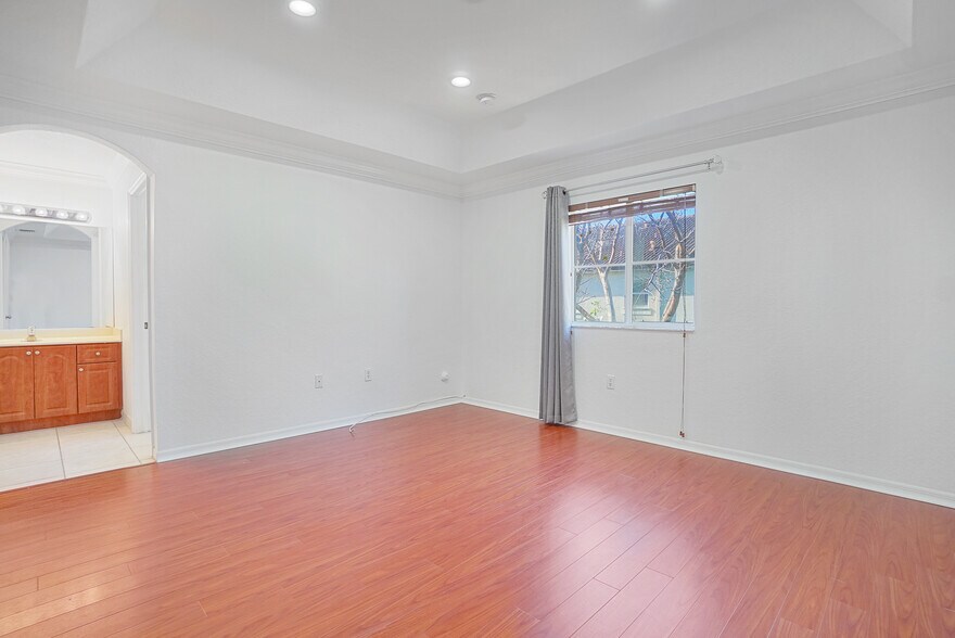 Building Photo - 8881 SW 220th Ln