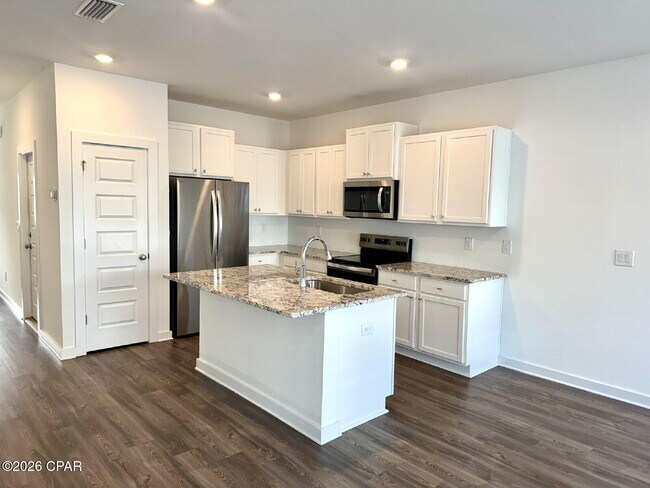 Building Photo - 5889 Tyndall Pl
