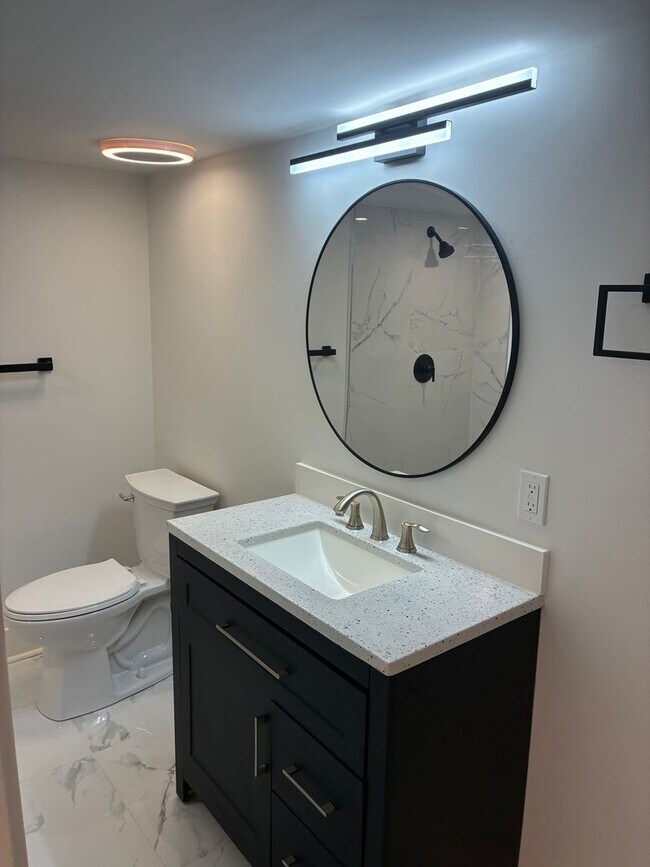 Building Photo - 1539 Lowrie St