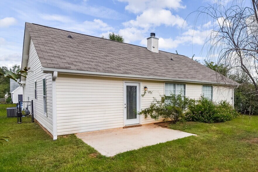 Building Photo - 508 Village Cir