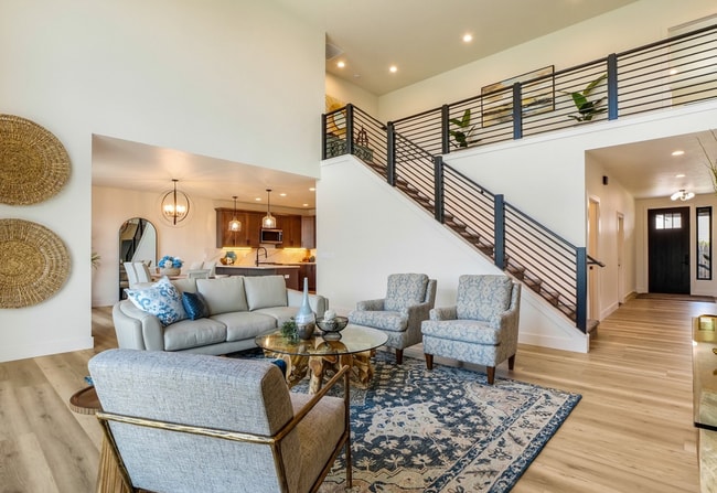 Building Photo - Stunning Large Custom Built Home On the Lake!