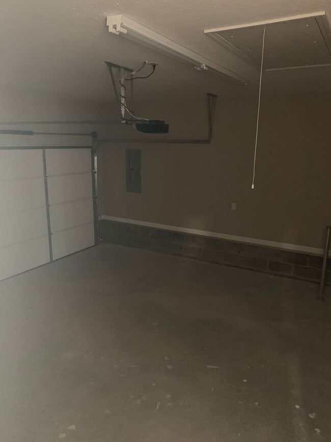 Building Photo - Adorable Home in Great Central Location...