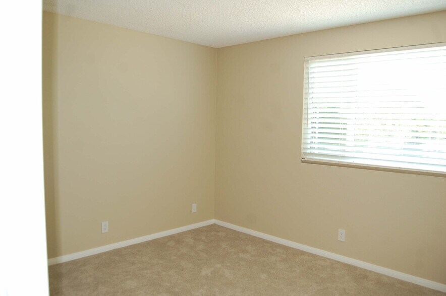 Building Photo - 6401 Glenfox Dr