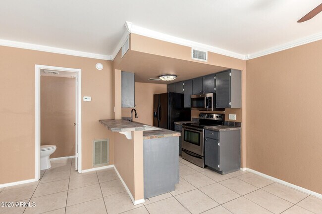 Building Photo - 17014 E Calle Del Oro