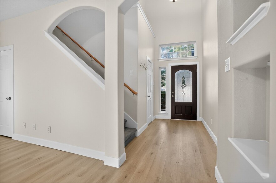 Building Photo - 126 Silver Penny Dr