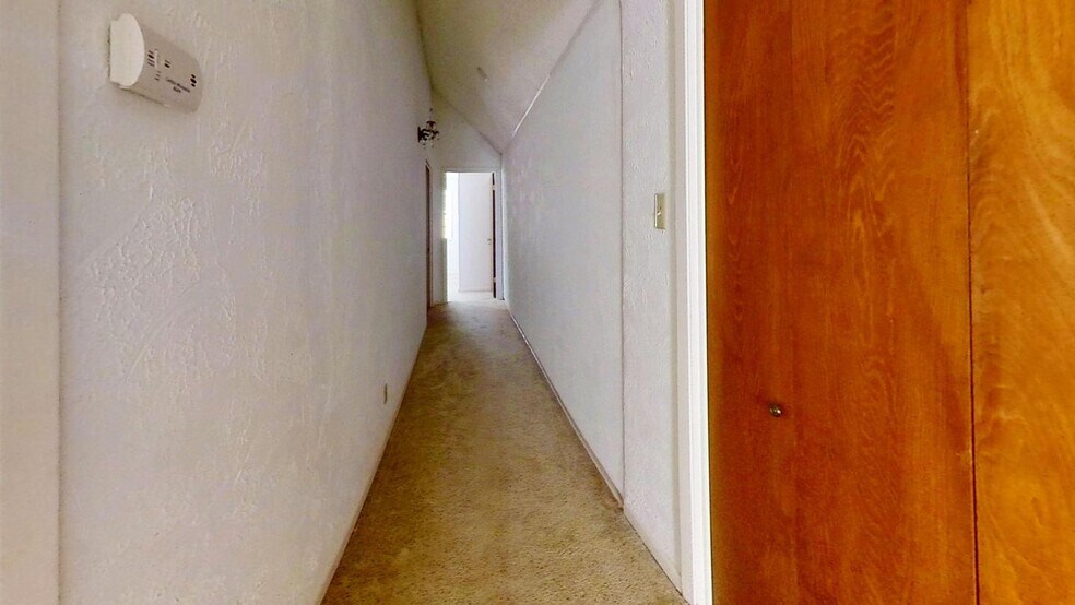 Building Photo - 108 Mill Creek Dr