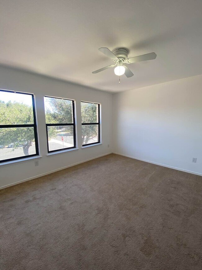 Building Photo - 1214 Champion Dr