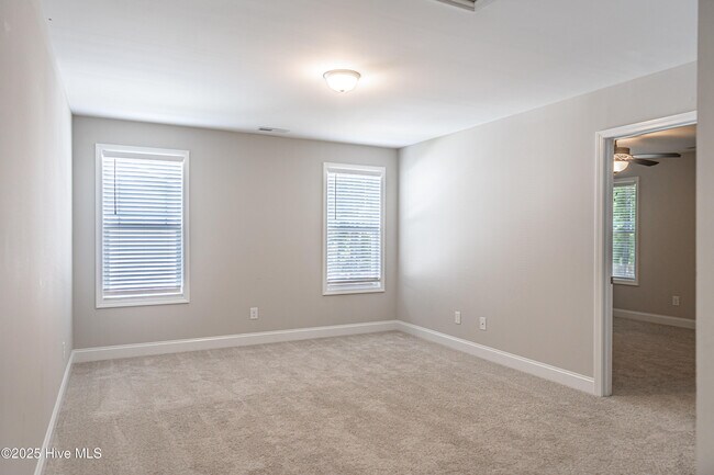 Building Photo - 412 Palisades Dr