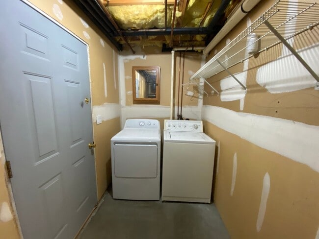 Building Photo - Beautiful Condo in Quiet Community in Manchester!