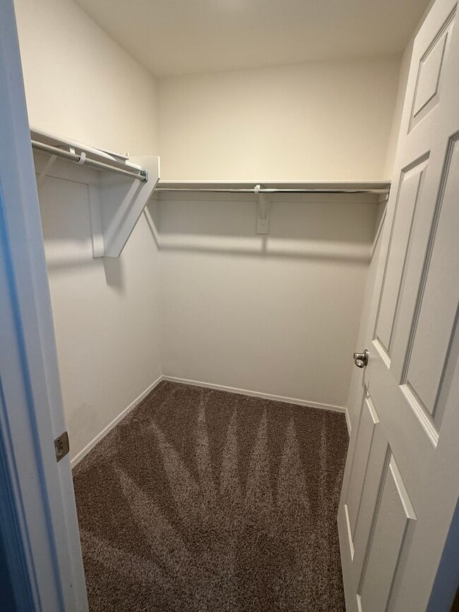 Building Photo - 3 Bed | 2 Bath | 1,456 Sq Ft | 2-Car Garage