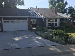 Building Photo - HUGE & ADORABLE 5BR/3.5BA in heart of Willow Creek 2! Available 7/15/26