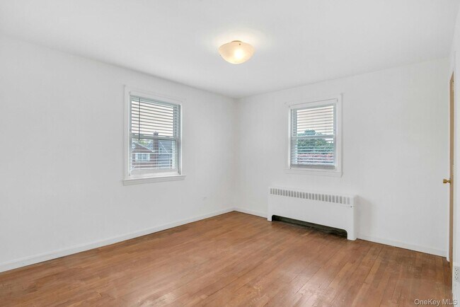 Building Photo - 105 Woodside Ave