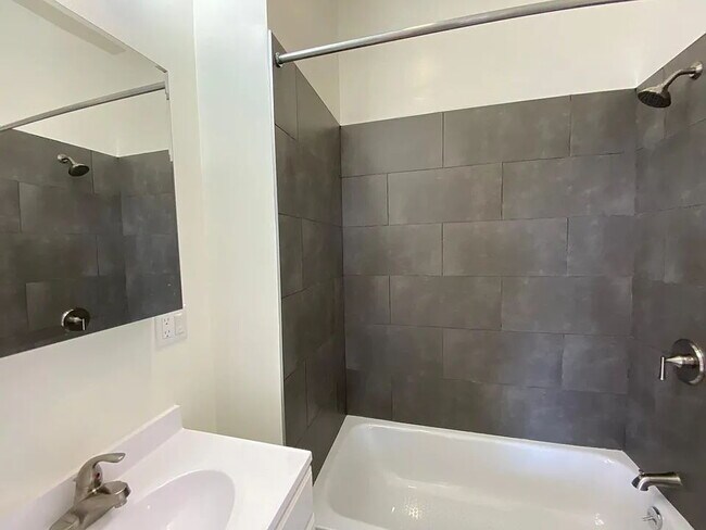 Building Photo - "Charming 1-Bedroom Oasis in the Heart of San Francisco!"