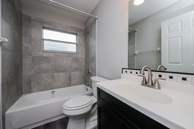 Building Photo - 35123 Queens Way