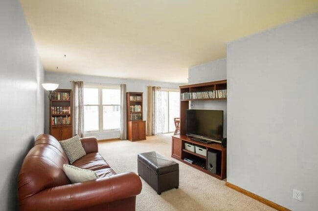 Building Photo - 3-Bedroom 1.5-Bathroom North Ames Townhome