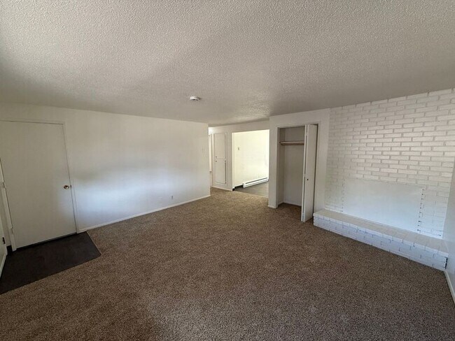 Building Photo - 3870 Iberis St NE