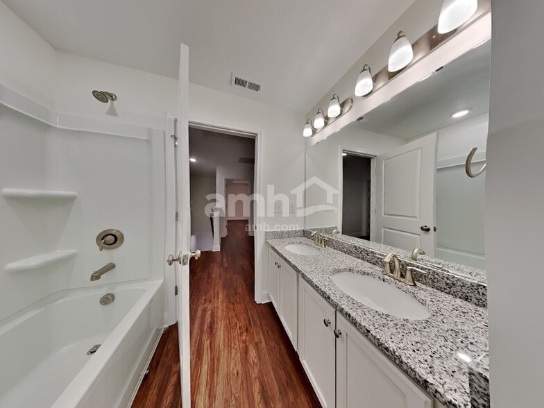 Building Photo - 112 Ashton Dr