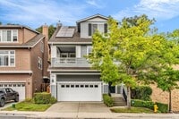 Building Photo - Gorgeous remodeled 3 bedroom, 3 full bathroom home for rent!