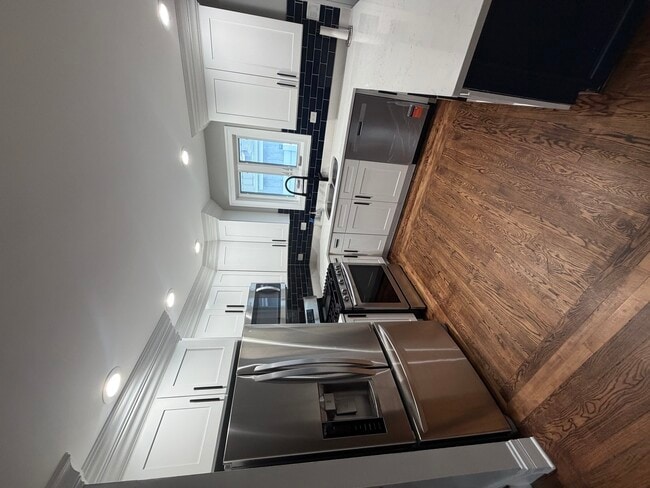 Building Photo - 607 Van Auken St