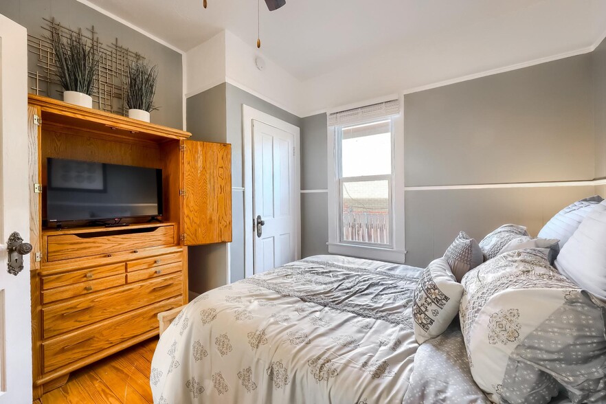 Building Photo - 3039 S Bannock St