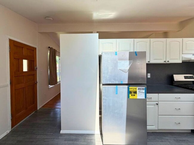 Building Photo - Updated Ranch with New Appliances