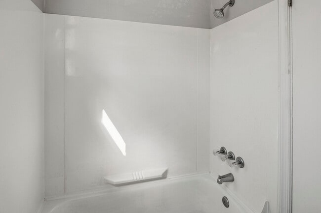 Building Photo - 4411 Falls Bridge Dr