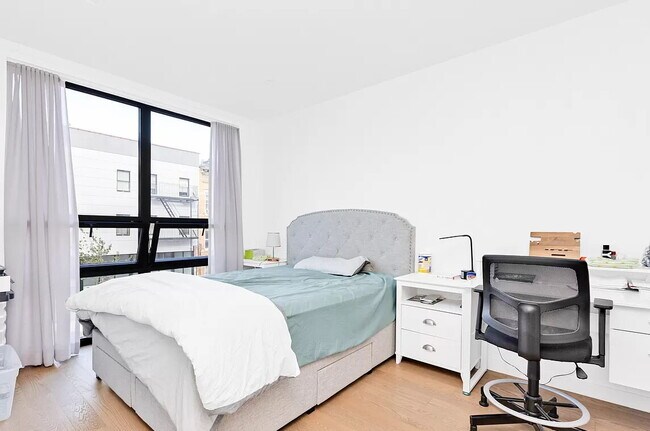 Building Photo - Comfortable Living in a Desirable Area